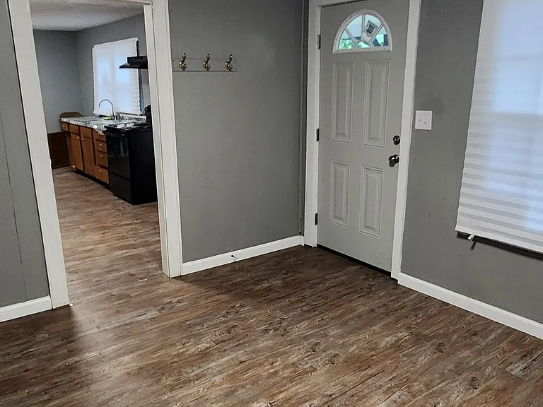 919 Nance Ave — Photo 2