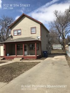 912 W 5th St, Sioux Falls, SD, 57104