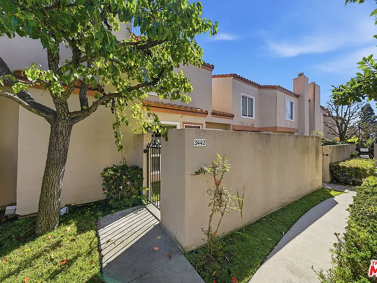 3442 Del Amo Blvd — Photo 25
