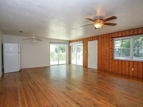 3rd image of 204 NW 21st Ter