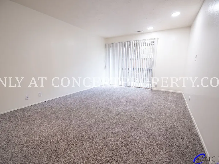 Foothill Terrace — Photo 47