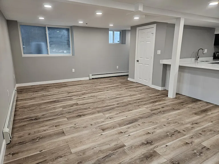 32 Irving St — Photo 2