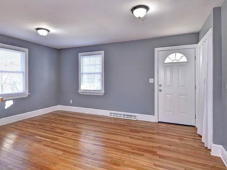725 Jefferson Pl — Photo 7