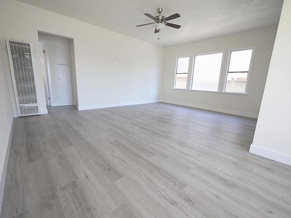 3rd image of 14118 Yukon Ave