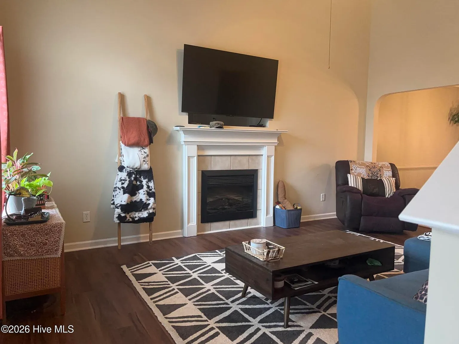 4 bed, 2.0 bath, 1400 sqft, $1,850 — Photo 4