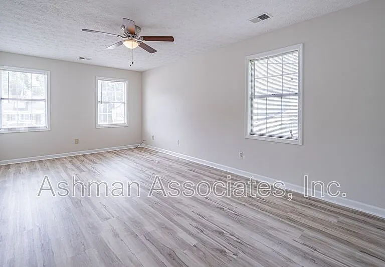 2402 Betsy Ct SW — Photo 25