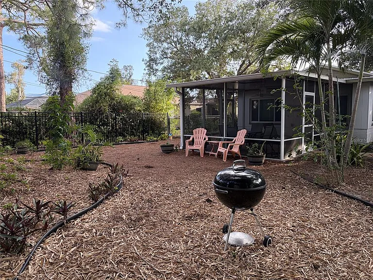 421 Riviera St — Photo 22