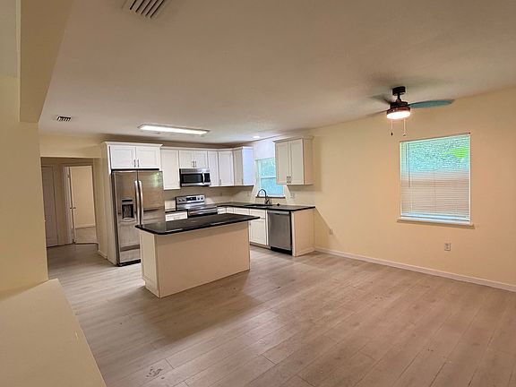 2nd image of 305 W Country Club Dr