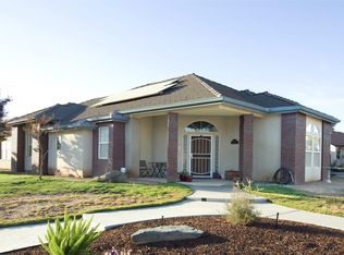 815 Hollow Way, Dinuba, CA 93618
