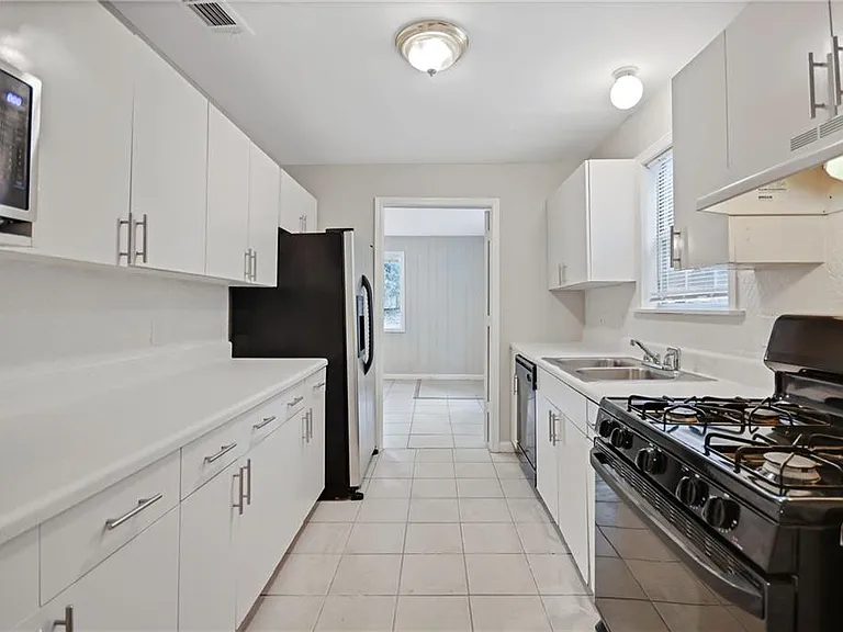 1877 Sumter St NW — Photo 7