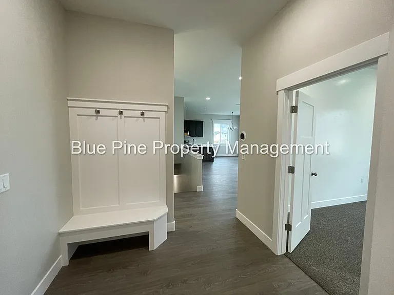 6047 Cedarwood Ln — Photo 10
