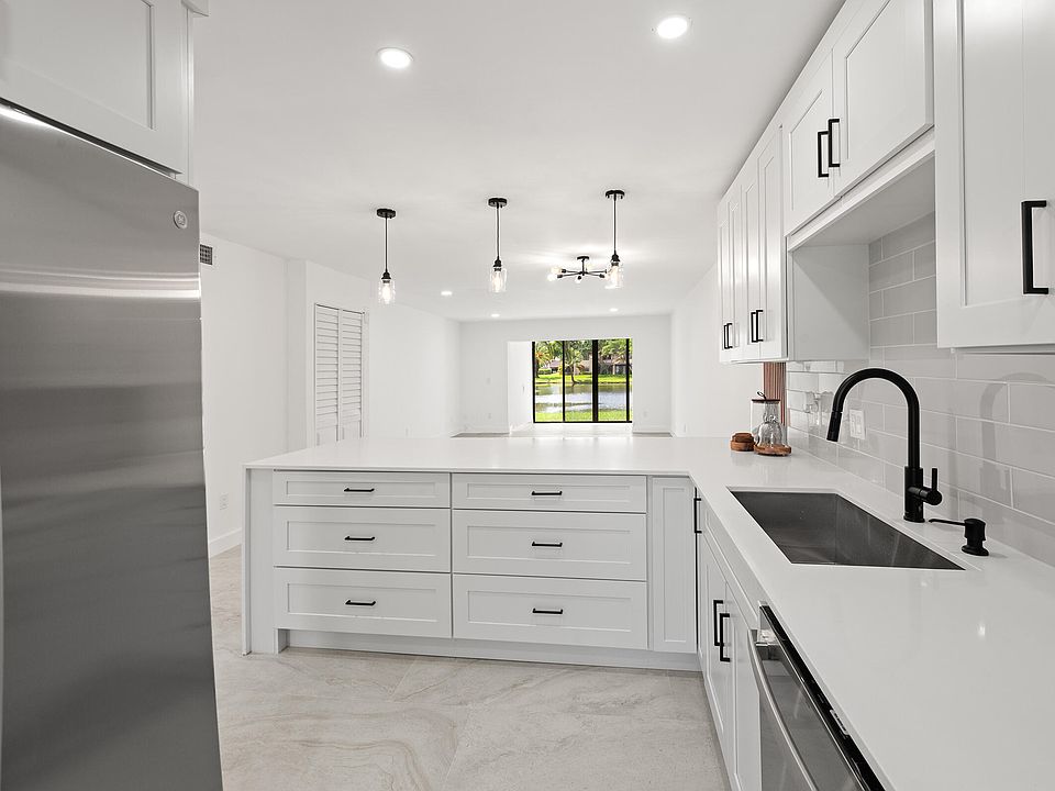 1st image of 9293 Vista Del Lago #15c