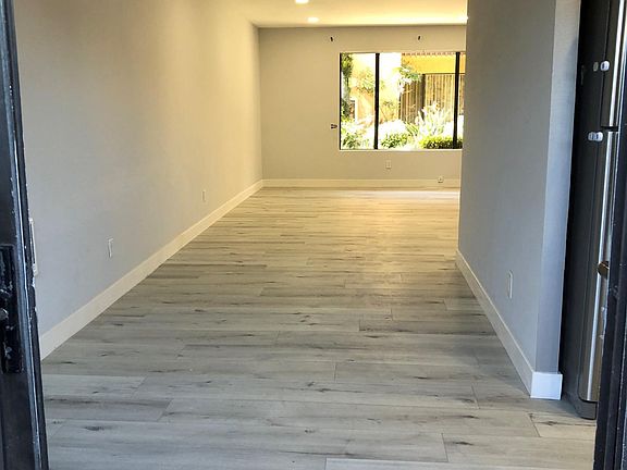5th image of 9471 Gold Coast Dr Unit J6