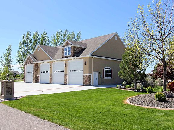 50' x 70' Garage w/ 1/2bath