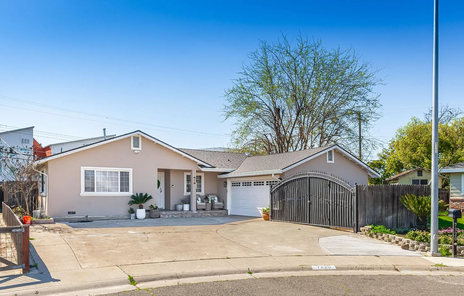 7320 Sahara Ct photo 1