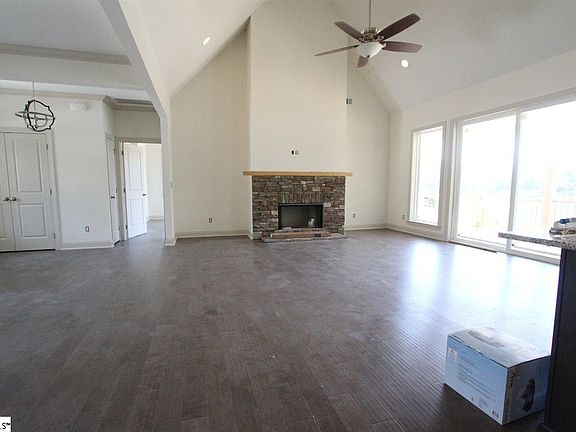 2nd image of 118 King Cir