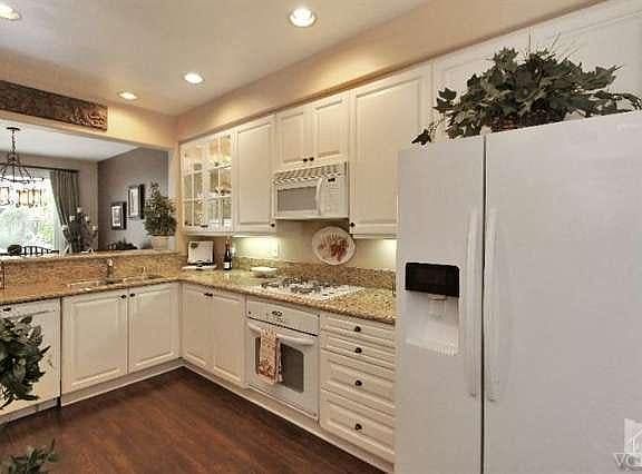 3rd image of 4815 Parma Dr