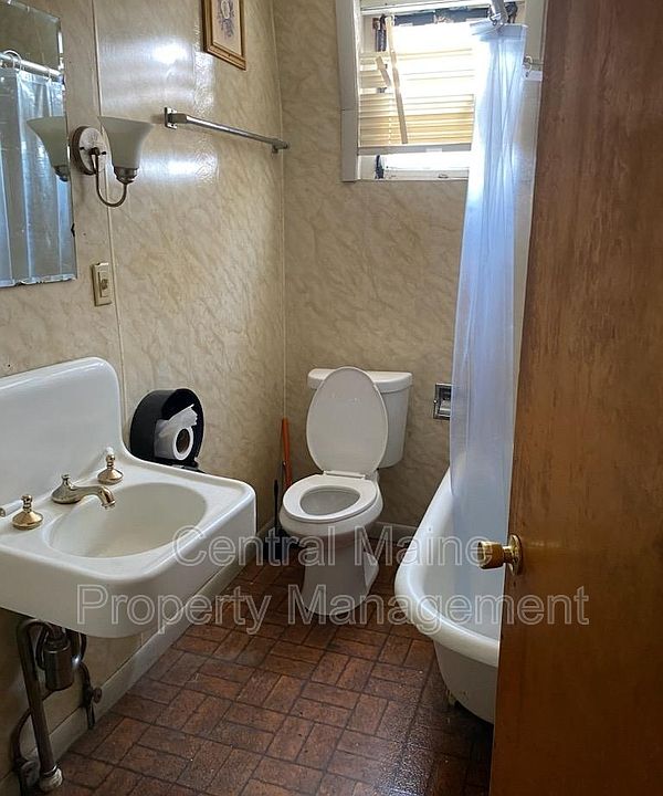 2nd image of 142 College St Unit 15
