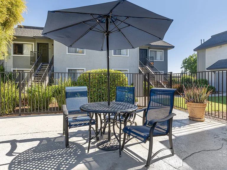 Riverwalk Landing Apartment Homes — Photo 6