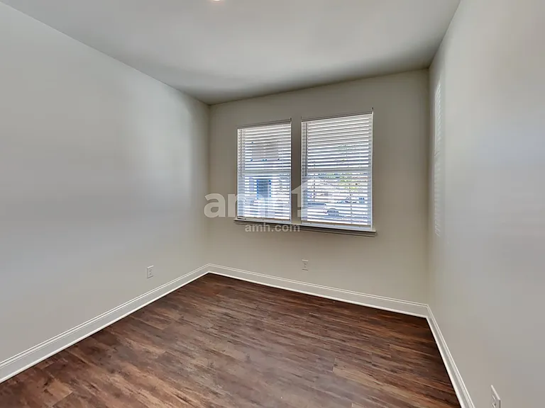 2072 Windsor Park Ave — Photo 19