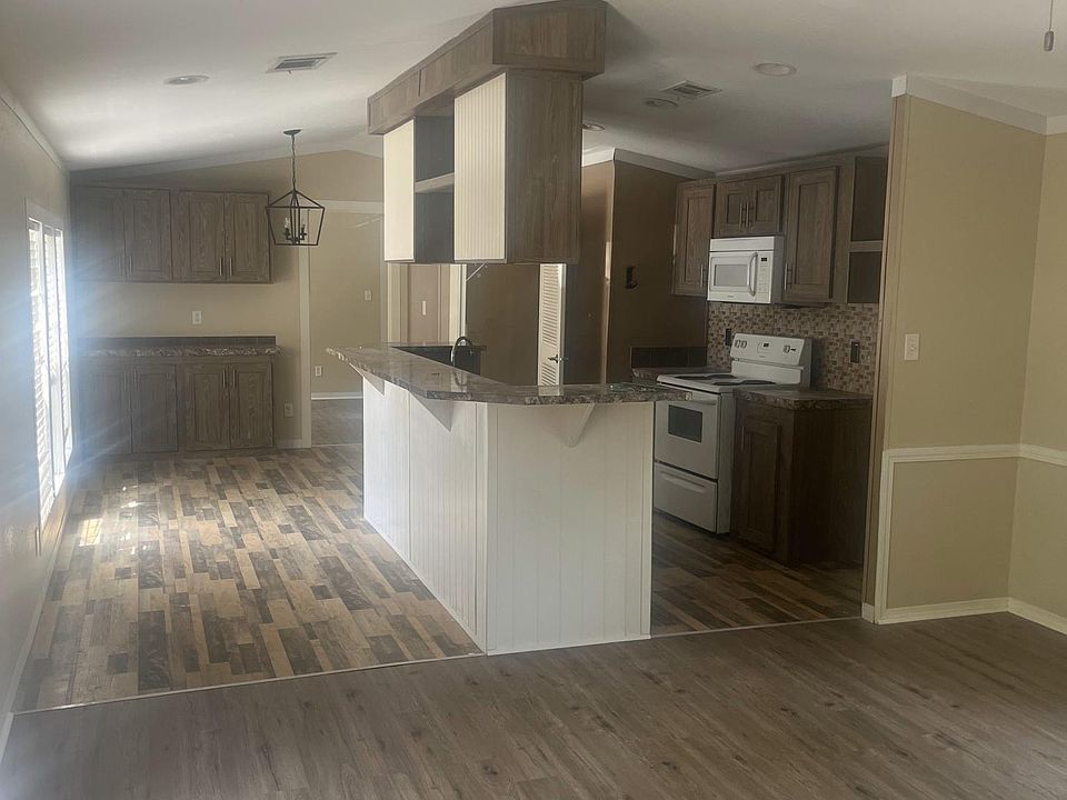 Kitchen & Dining