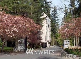 15512 Country Club Dr SE #PENTHOUSE 1, Bothell, WA 98012