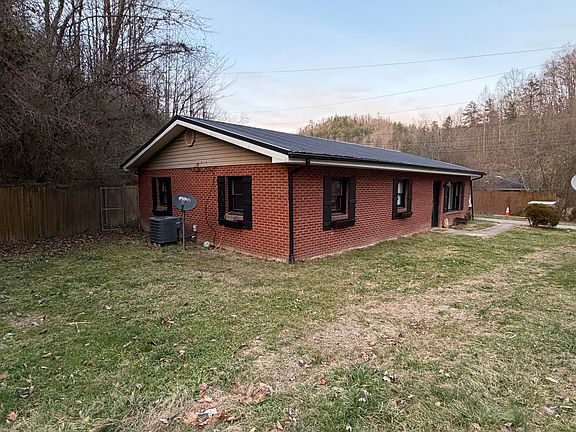 2nd image of 33 Saint Thomas Dr