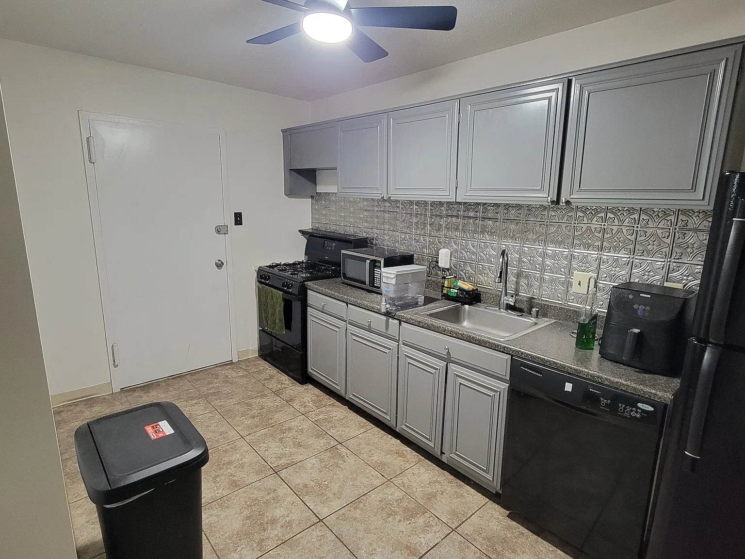 2 bed, 927 sqft, $2,100 — Photo 4