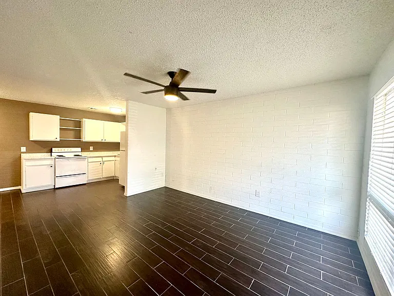 1 and 2 Bedrooms Great Location with Community Pool and Onsite Laundry! 1/2 of Mile from U of A — Photo 92