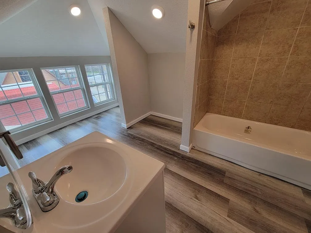 1 bed, 1017 sqft, $775 — Photo 4