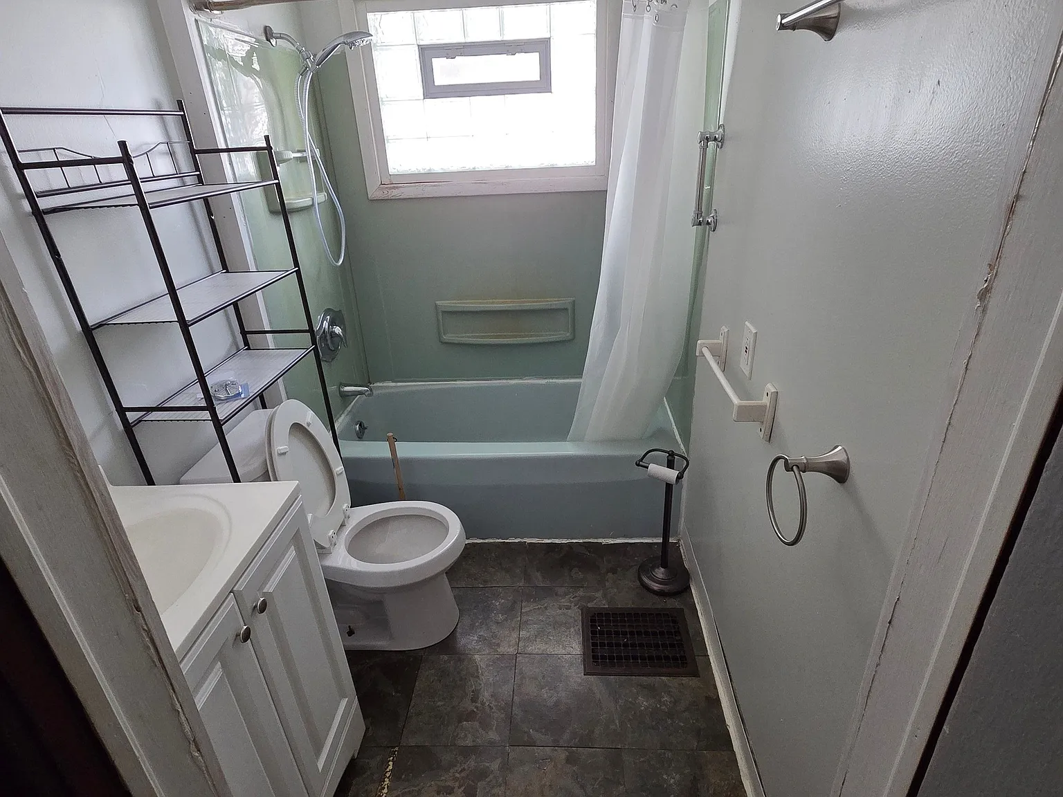 2 bed, 1.0 bath, 1000 sqft, $1,550 — Photo 2