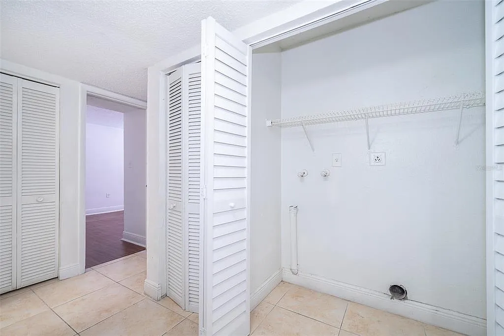 2 bed, 2.0 bath, 976 sqft, $1,375 — Photo 4
