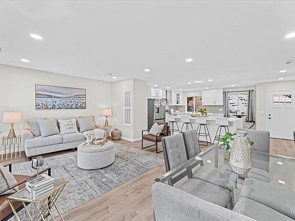 3rd image of 30 Fair Dr