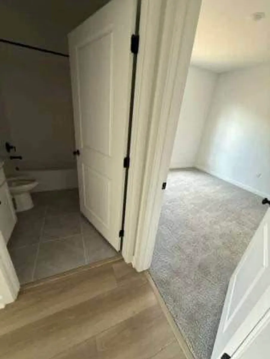 Building Photo - 600 Rumba St #1