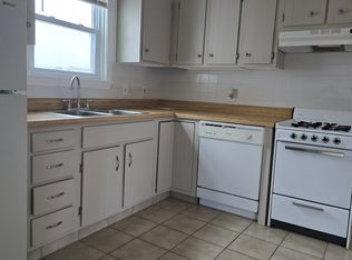 2 Willow St APT 2B, Gloucester, MA 01930