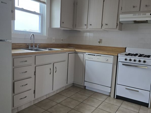 2 Willow St APT 2B