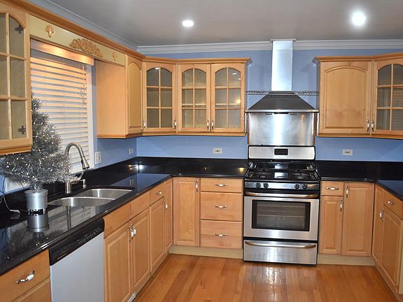 4th image of 916 N Boxwood Dr #B