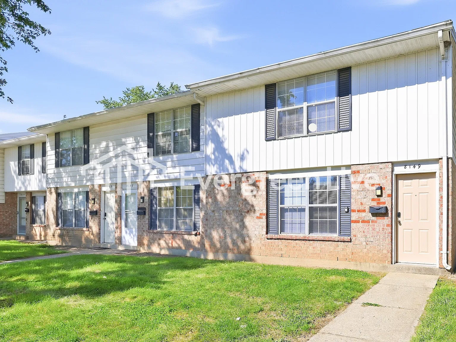 3 bed, 1.5 bath, 1555 sqft, $1,145 — Photo 2