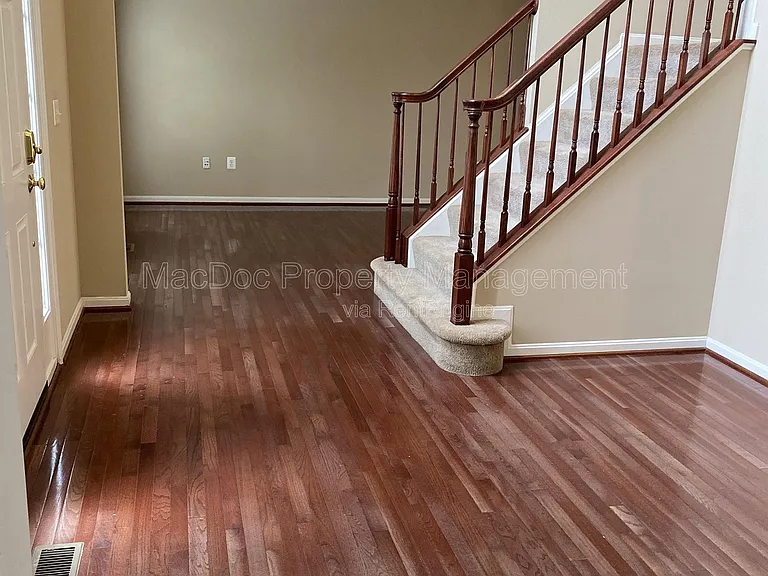 121 Riggs Rd — Photo 3