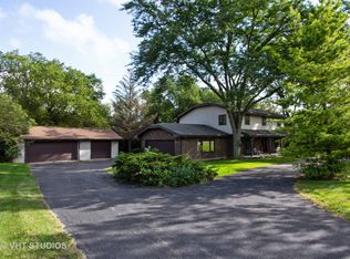 24786 W Middle Fork Rd, Barrington, IL 60010