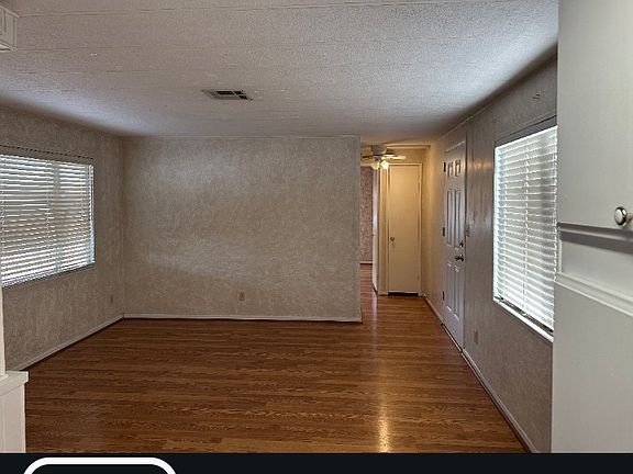 3rd image of 662 Fisher Ln