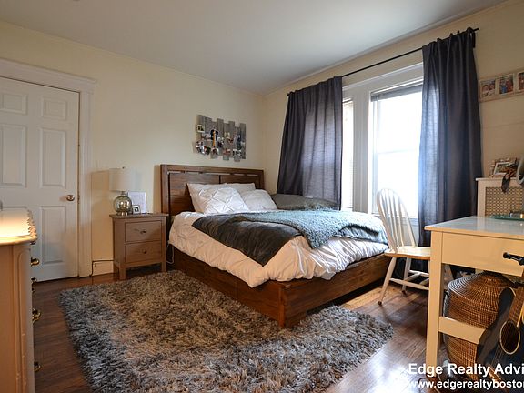 3rd image of 70 Hobart St #1