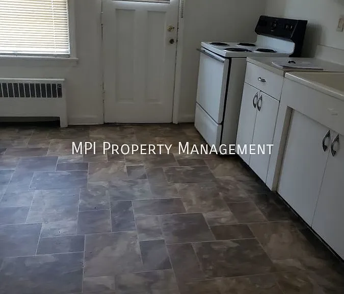 336 N 75th St #12 — Photo 3