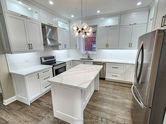 5th image of 119 Colborne St E