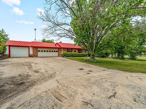 3rd image of 372 County Road 477