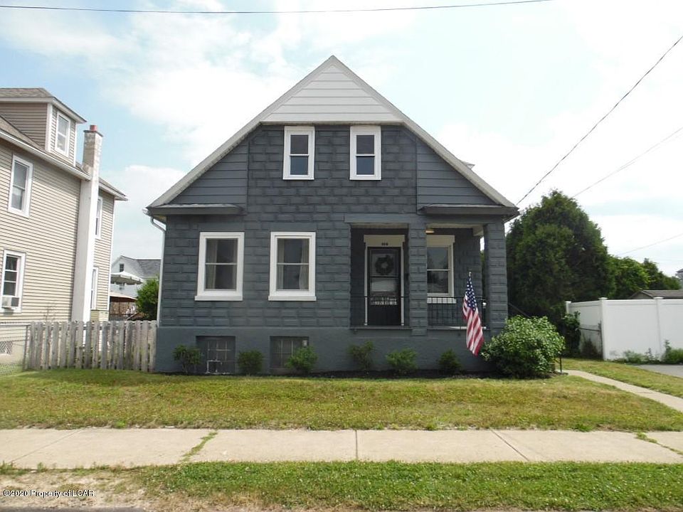 1st image of 160 E 4th St