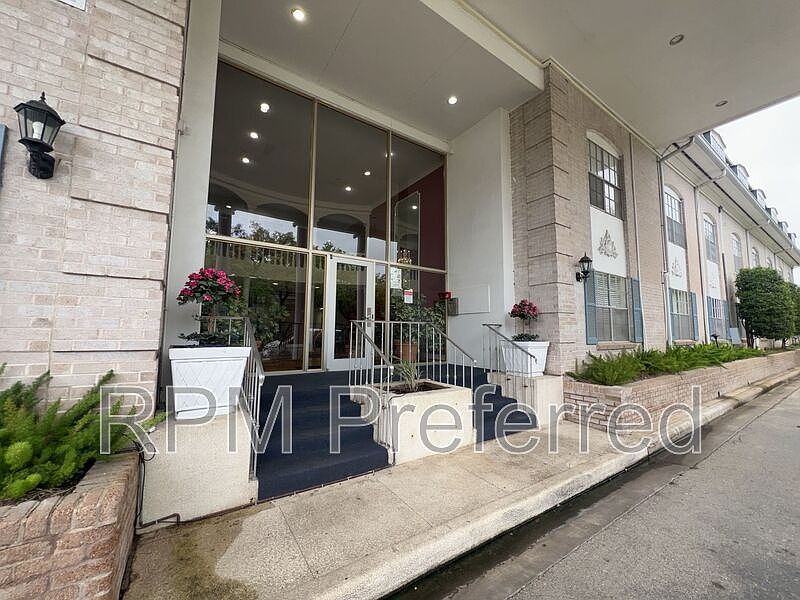 1st image of 2601 Bellefontaine St APT C204