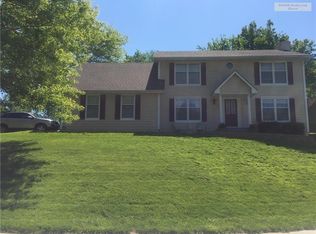 3690 SW Kimstin Cir, Blue Springs, MO 64015