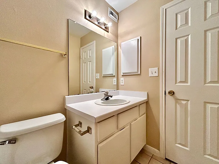 501 W 26th St #214 — Photo 13