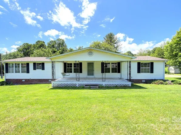 23 Emerald Ln, Hendersonville, NC 28792